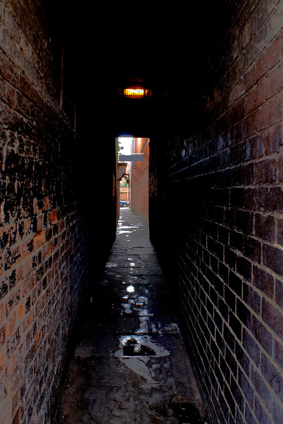MG 0282mid hi lo 
 Keywords: Photography, alley way, jetty, northampton, dark, public, puddles